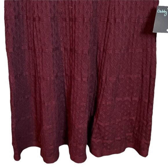 NWT! Gabby Skye v neck knitted maroon dress - Picture 12 of 12